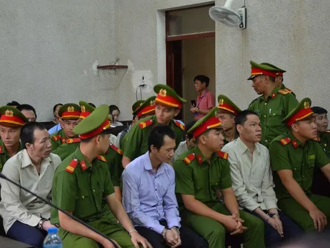 9 bị cáo trong vụ sát hại nữ sinh Cao Mỹ Duyên: Vợ chồng Công - Thu kẻ gầy hốc hác, người hóa bà lão tóc bạc